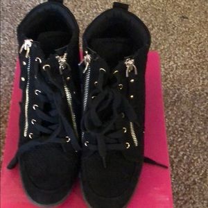 Shoe Dazzle scheana black botties 8.5